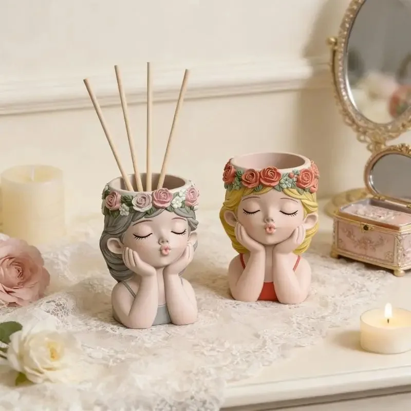 Pouting Girl With Flower Crown - Potsticker Mold 评论和价格